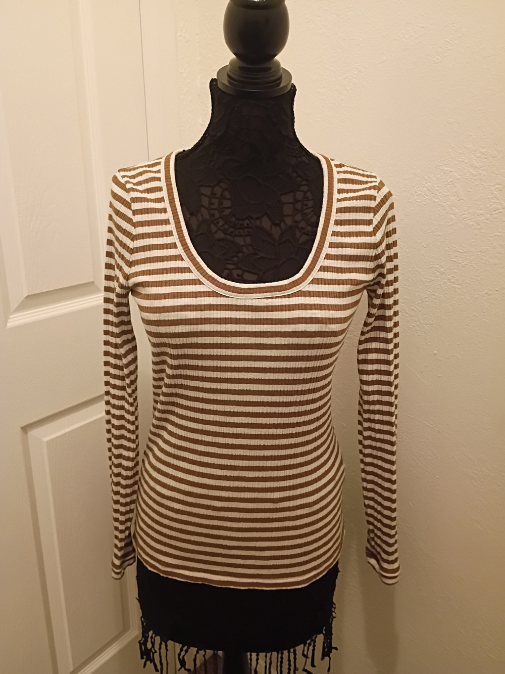 Women's Scoop Neck Long Sleeve Striped Top - Brown & White
